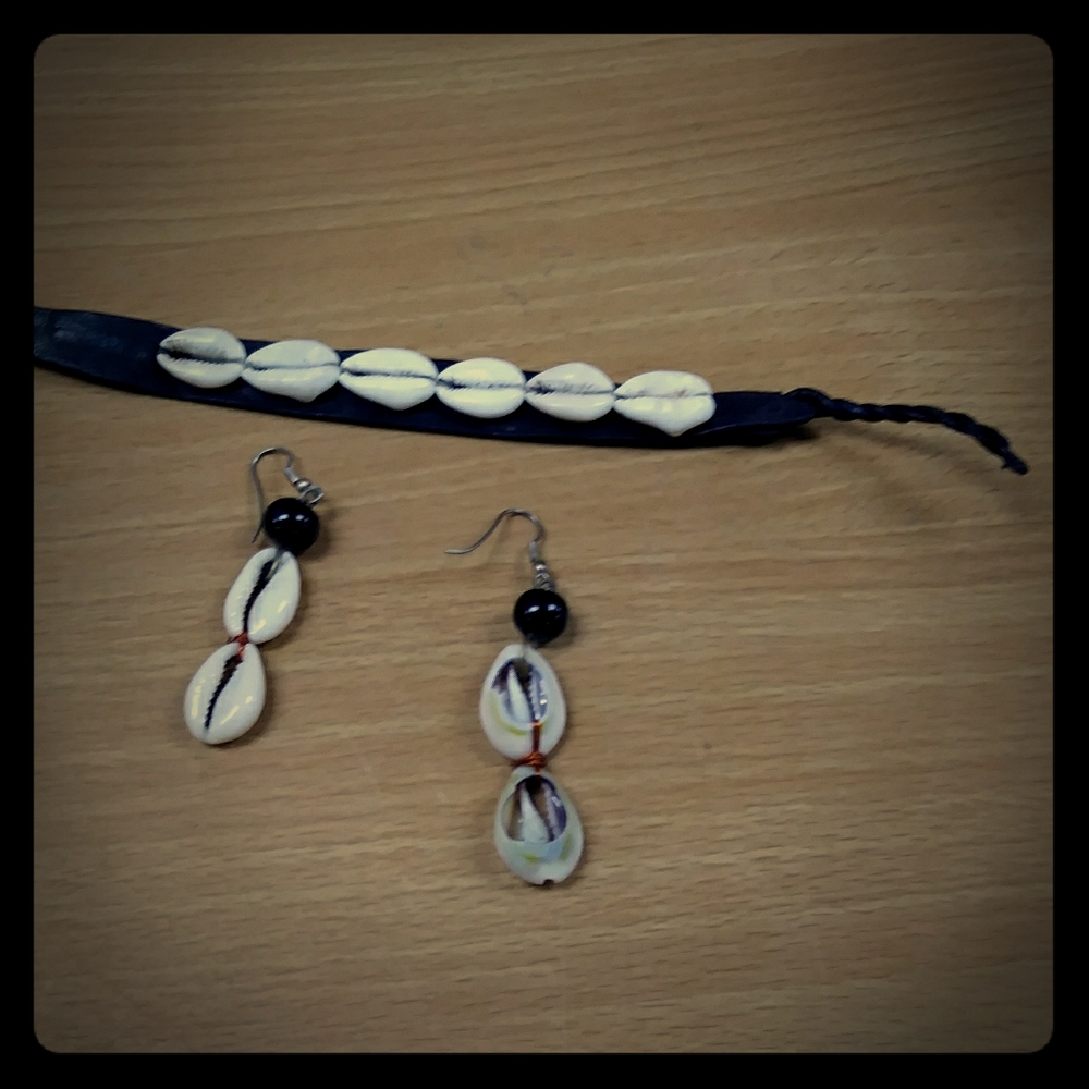 African style beads bracelet/earrings set.